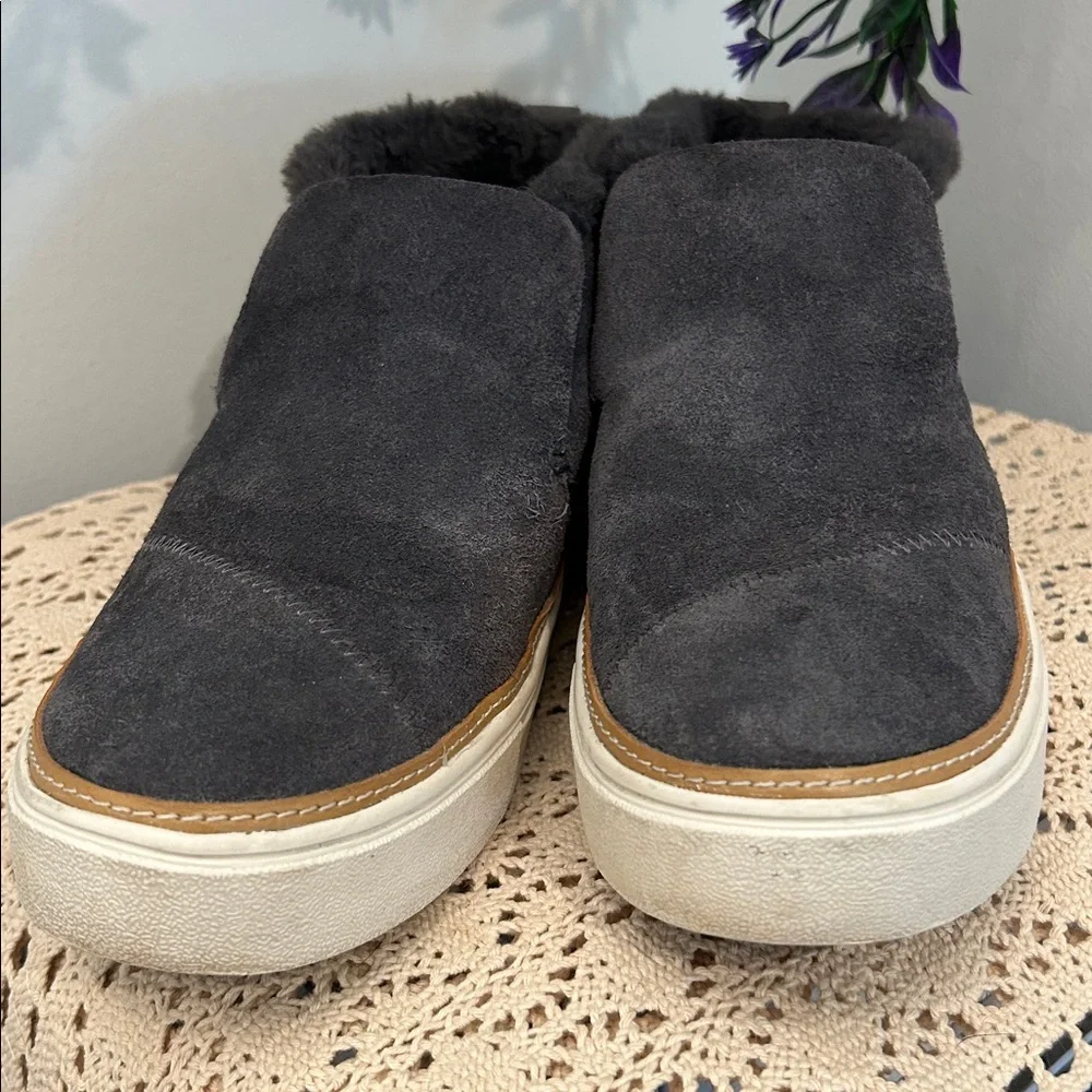 TOMS Paxton Suede Shoes Mid-Cut Faux Fur Lined OrthoLite Insole Water Resistant